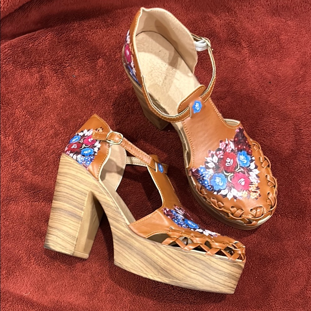 Floral Tan Platform Sandals